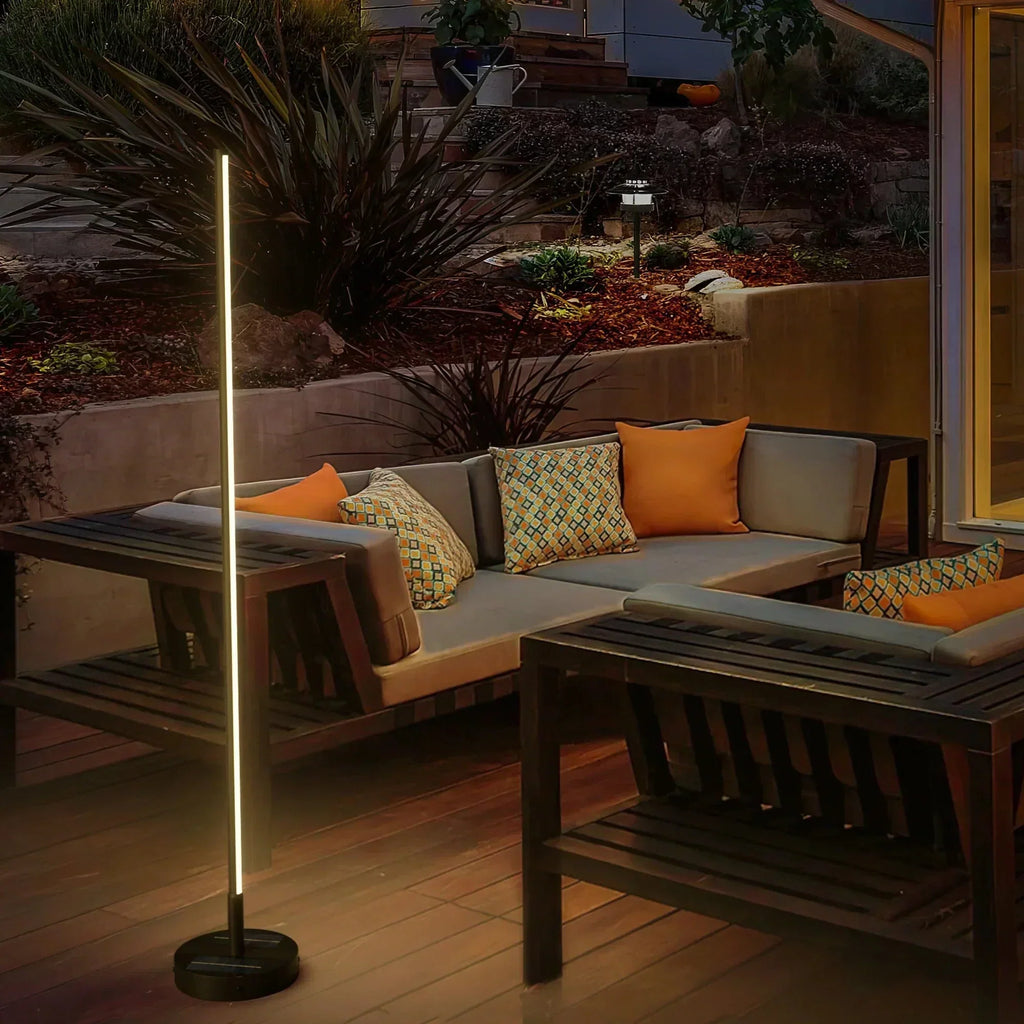 Solara Contemporary Outdoor Floor Lamp | Mennts