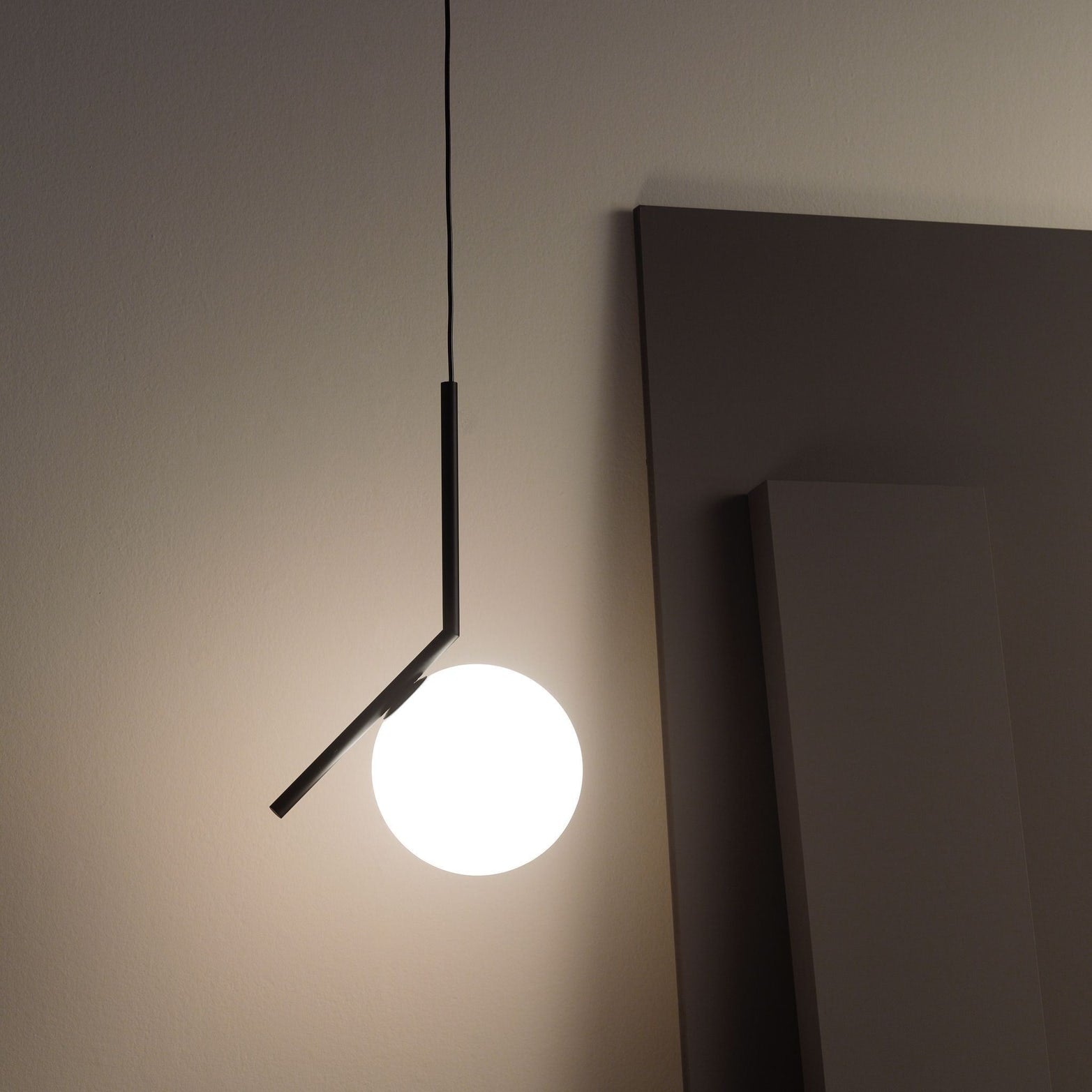 Aureno | Hanging Globe Light | Mennts